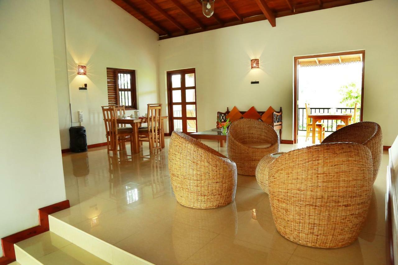 Villa 61 Ambepussa Екстериор снимка
